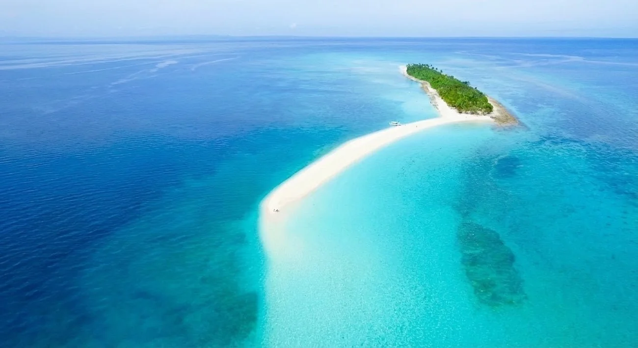 カランガマン島(Kalanggaman Island) 空撮・伸びる白いサンドバーと最果ての楽園の絶景